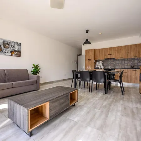 Gazde/Camere de închiriat F11 1, Private Double With Private Bathroom In Shared Flat