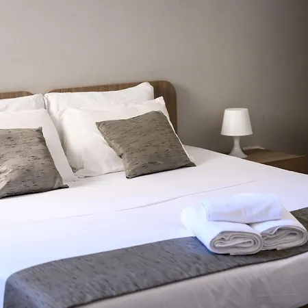 Gazde/Camere de închiriat F11 1, Private Double With Private Bathroom In Shared Flat