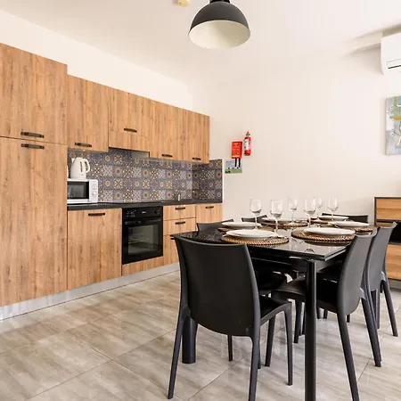 F11 1, Private Double With Private Bathroom In Shared Flat مسيدا