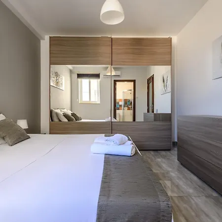 F11 1, Private Double With Private Bathroom In Shared Flat Homestay