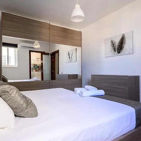 ホームステイ F11 1, Private Double With Private Bathroom In Shared Flat ムサイダ